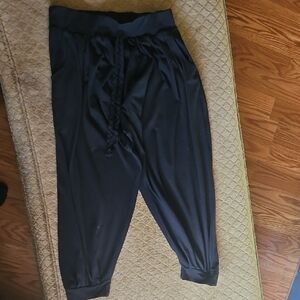 Black Ankle-Length Women's Pants